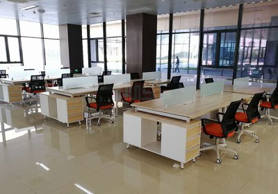 聯(lián)合財富廣場辦公家具定制案例